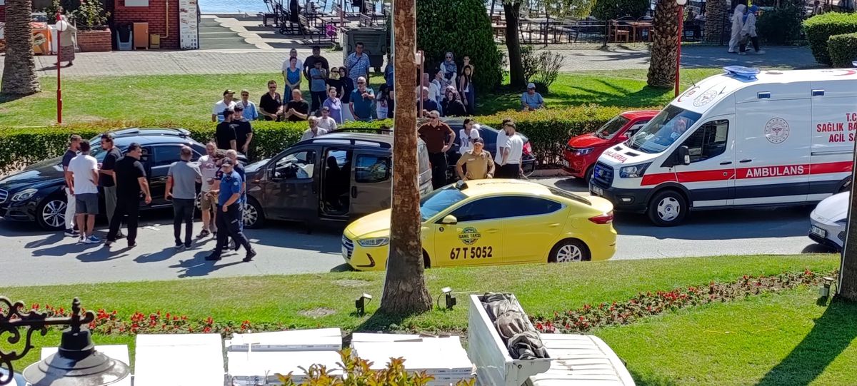 Ereğli\'de Park Halindeki Araca Çarpan Araçta Yaralı
