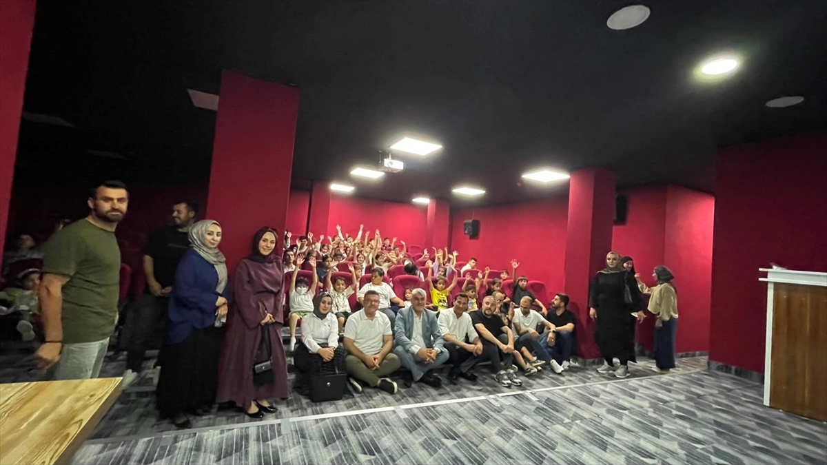Güroymak’ta Özel Gereksinimli Öğrencilere Sinema Günü