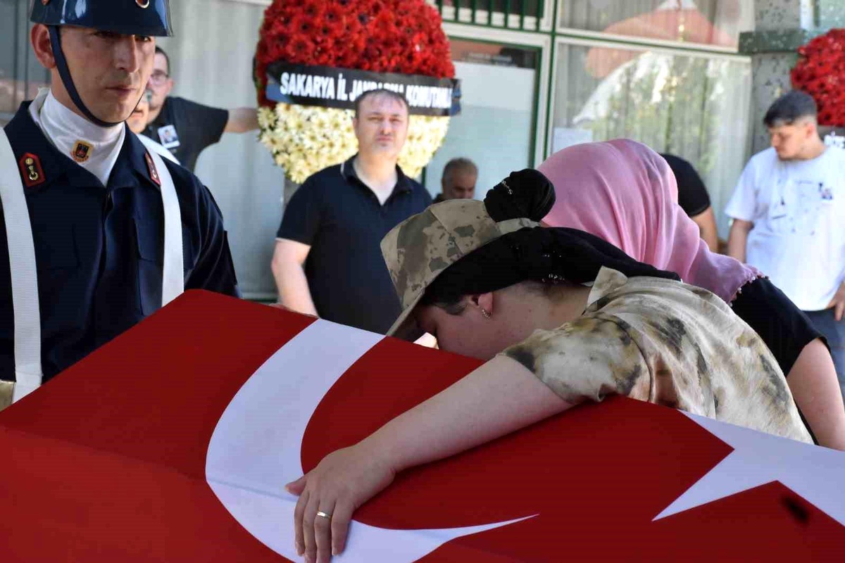 Kansere Yenik Düşen Uzman Çavuşu Son Yolculuğuna Uğurladılar