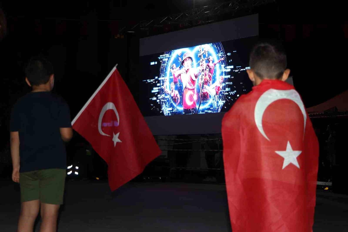 Karaman\'da 15 Temmuz\'un 10. yıl dönümünde meydanlarda coşkulu anma