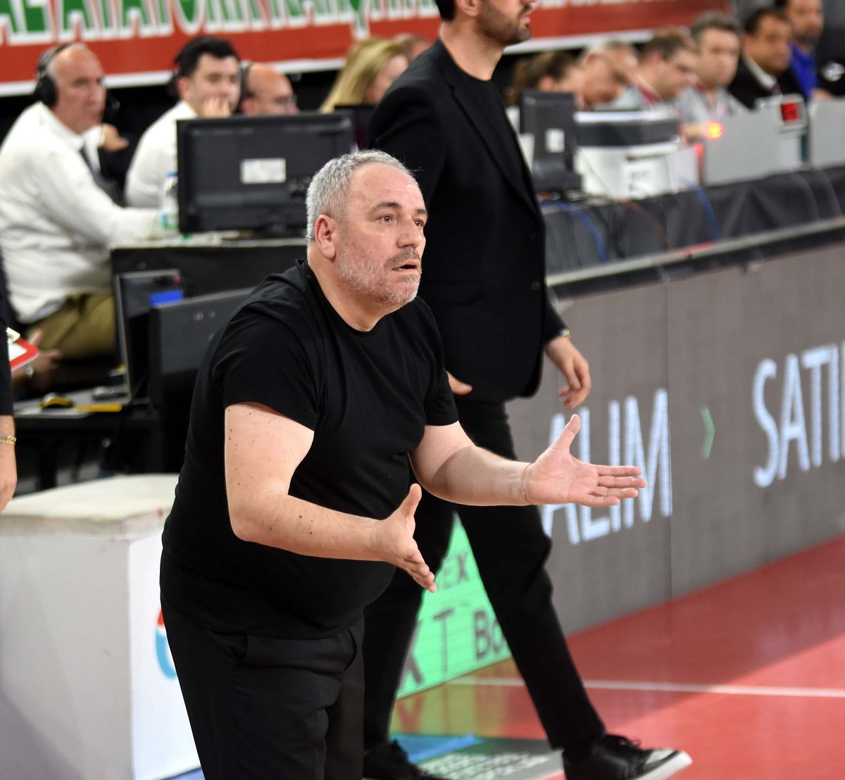 Karşıyaka\'da Sponsor Belirsizliği Devam Ediyor