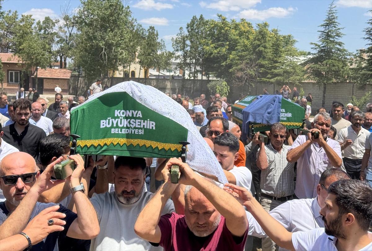 Konya\'da taksinin çarptığı anne-kız toprağa verildi