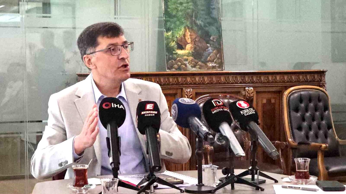 Kütahya Belediye Başkanı Kahveci: "Alnımız açık, başımız dik, görevimizin başındayız"