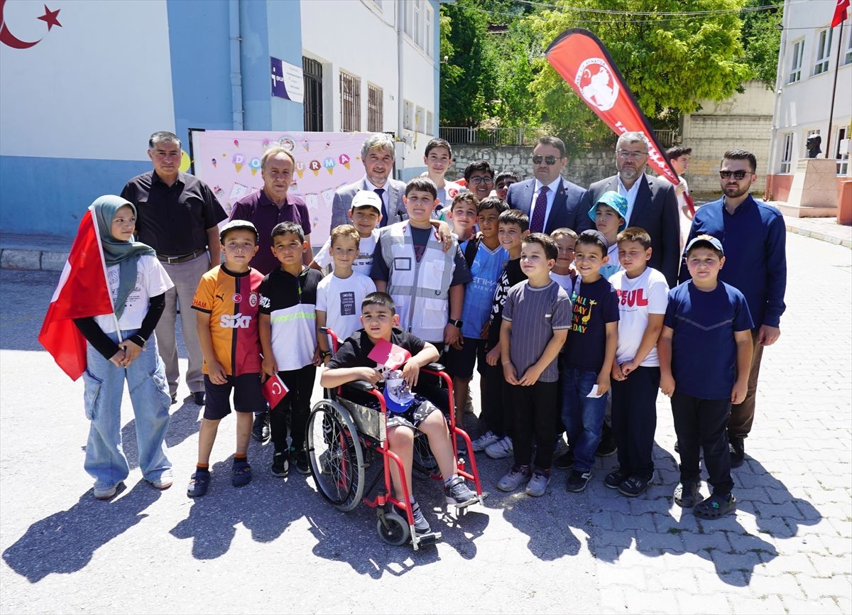 Validen Kuran kursu öğrencilerine dondurma sürprizi