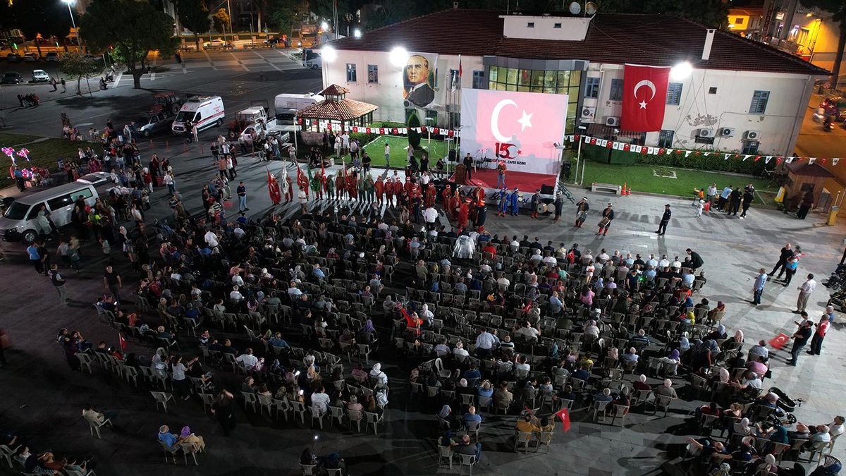 Selendi ve Kula\'da 15 Temmuz coşkusu: Şehitler anıldı, gaziler ziyaret edildi