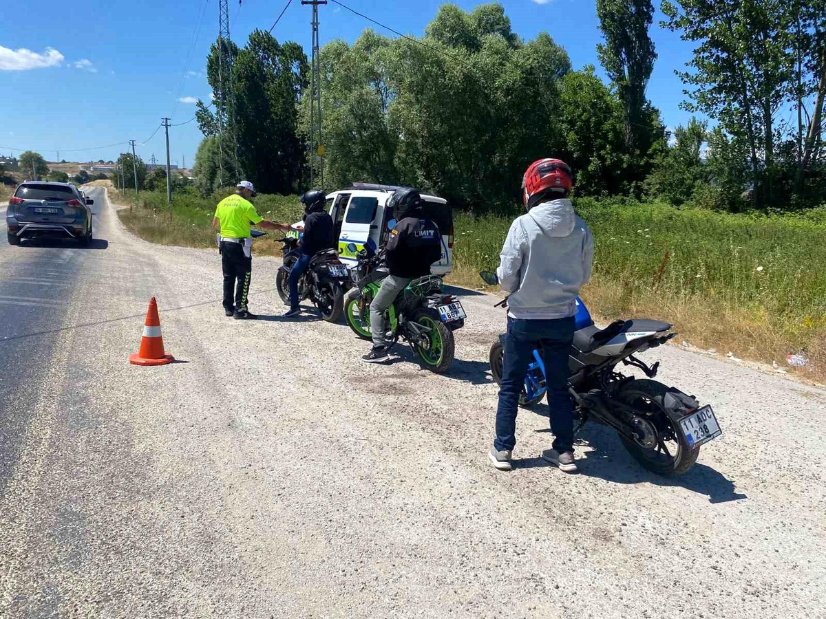 Pazaryeri\'nde Motosiklet Denetimi