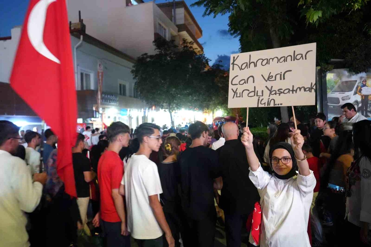 Niğde\'de 15 Temmuz Demokrasi Nöbeti\'ne yoğun katılım