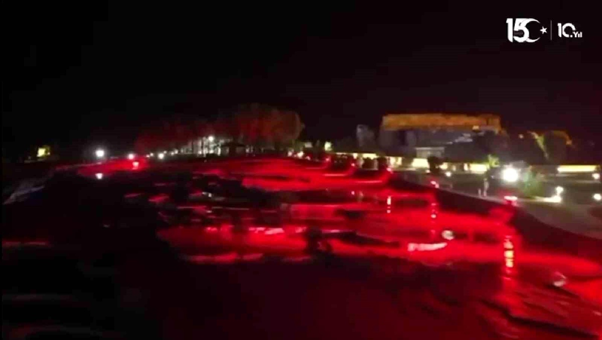 Pamukkale ve Hierapolis, 15 Temmuz\'da Türk bayrağının renkleriyle aydınlatıldı