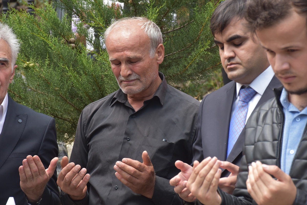Şehit Öğretmen Necmettin Yılmaz Kabri Başında Anıldı