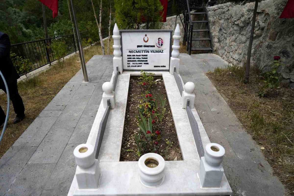 Şehit Öğretmen Necmettin Yılmaz 9. Yılda Dualarla Anıldı