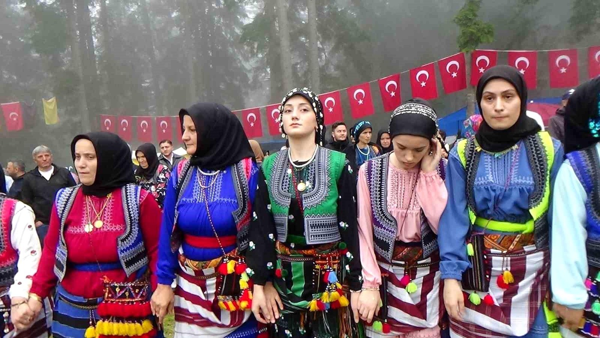 Şalpazarı\'nda Göllüalan Şenlikleri Yağmur Altında Gerçekleşti