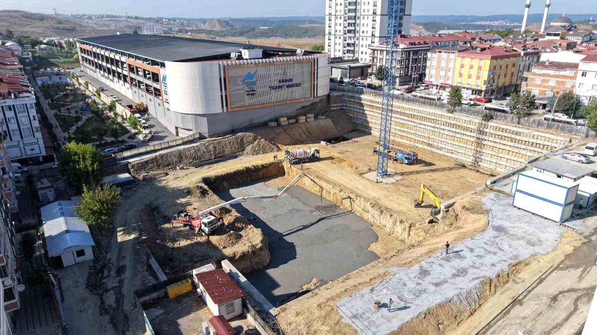 Sultangazi\'ye yeni gençlik ve spor merkezi açıldı