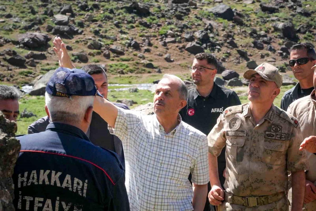 Hakkari\'de Kayıp Dağcı İçin Arama Çalışmaları