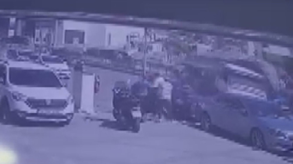 Tuzla\'da Kamyonet Devrildi: Şoför Yaralı