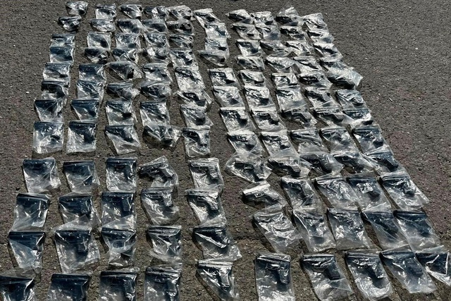 Tuzla'da durdurulan otobüsten cephanelik çıktı: 120 silah ele geçirildi