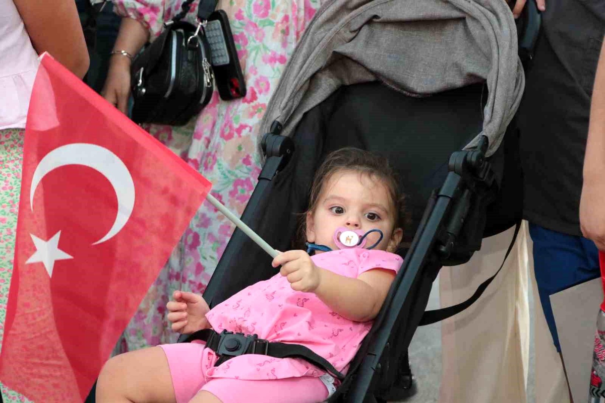 Uşak\'ta 15 Temmuz Demokrasi ve Birlik Günü coşkuyla kutlandı