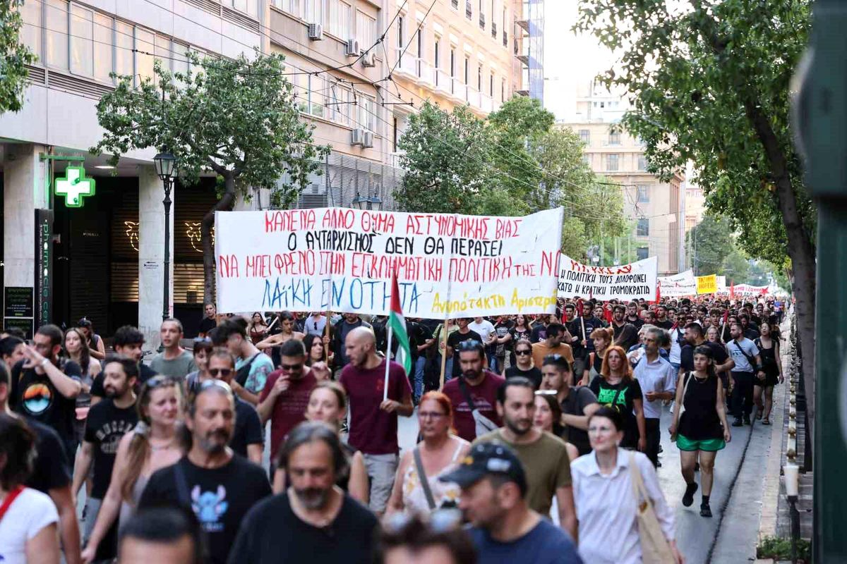Yunanistan\'da Otizmli Genç İçin Protesto