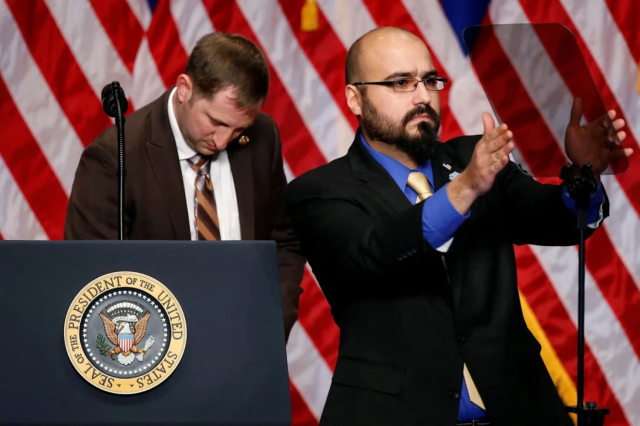 <a class='keyword-sd' href='/dunya/' title='Dünya'>Dünya</a> bu olayı konuşuyor: Beyaz Saray'da Trump'ı utandıran 'bahis' skandalı