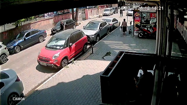 Defalarca aynı yöntemi kullandı, yaptıkları esnafı çileden çıkarttı: Bu kadını dükkana almayın