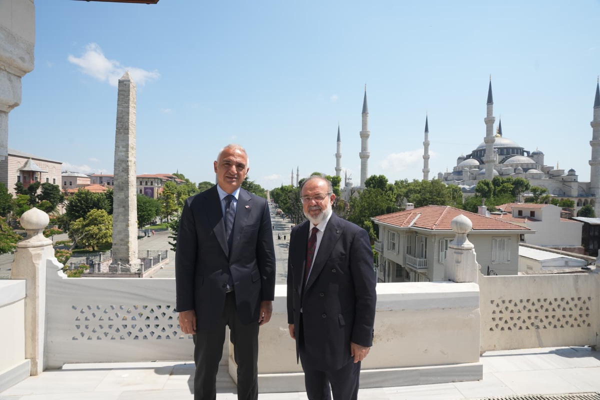 Bakan Ersoy, TİBU Rektörü Görmez ile Görüştü