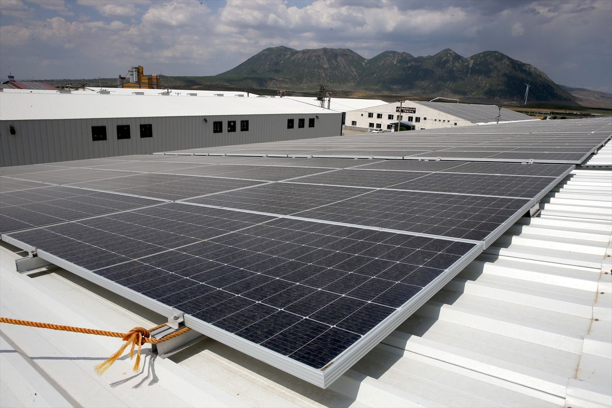 Bitlis\'te Tekstil Firmaları Güneş Enerjisi ile Üretiyor