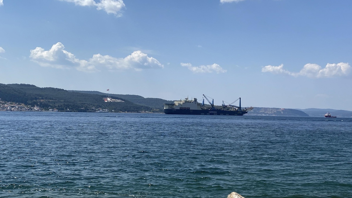 Castorone Gemisi Çanakkale Boğazı\'ndan Geçti