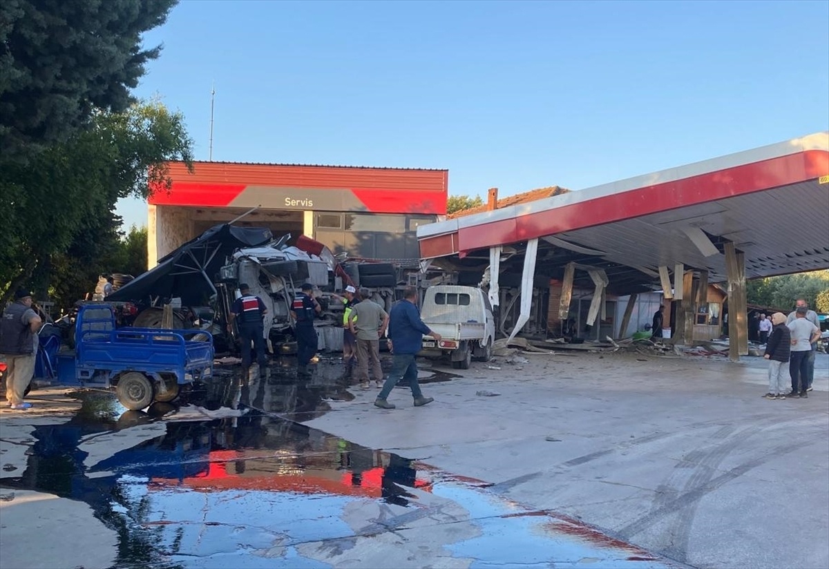 İznik\'teki Tır Kazasında 1 Ölü, 2 Yaralı