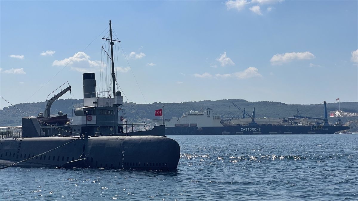 Castorone Gemisi Çanakkale Boğazı\'ndan Geçti