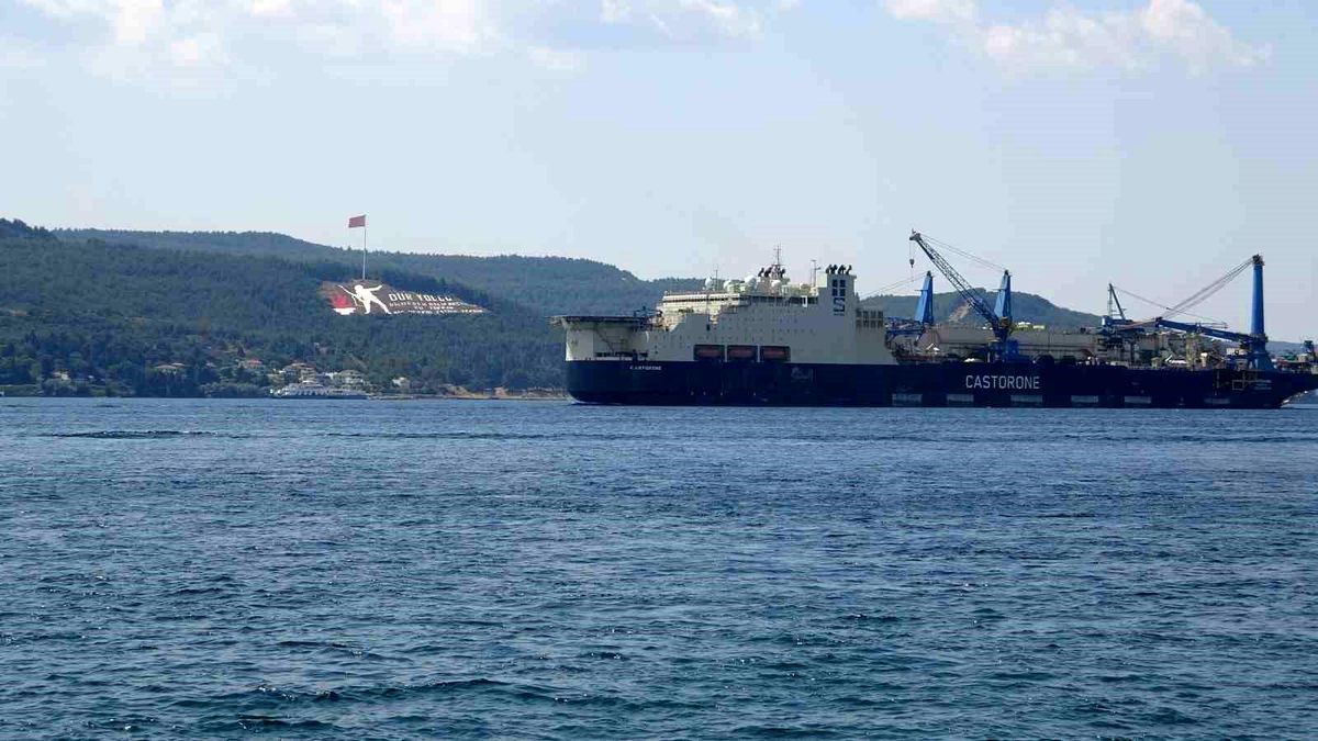 Castorone Gemisi Çanakkale Boğazı\'ndan Geçti