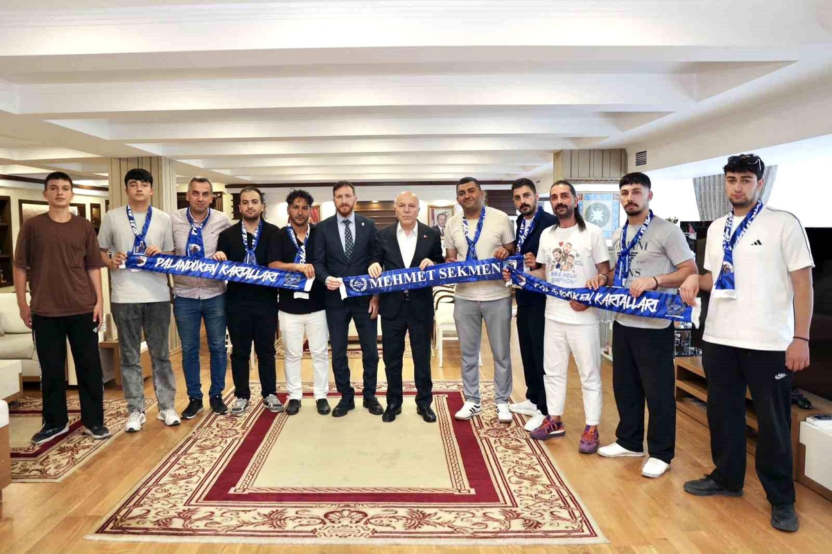 Erzurumspor taraftar gruplarından Başkan Sekmen\'e ziyaret