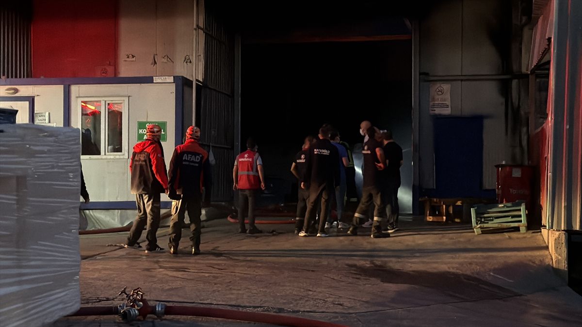 Eskişehir\'de Fabrikada Yangın: 4 İşçi Dumandan Etkilendi