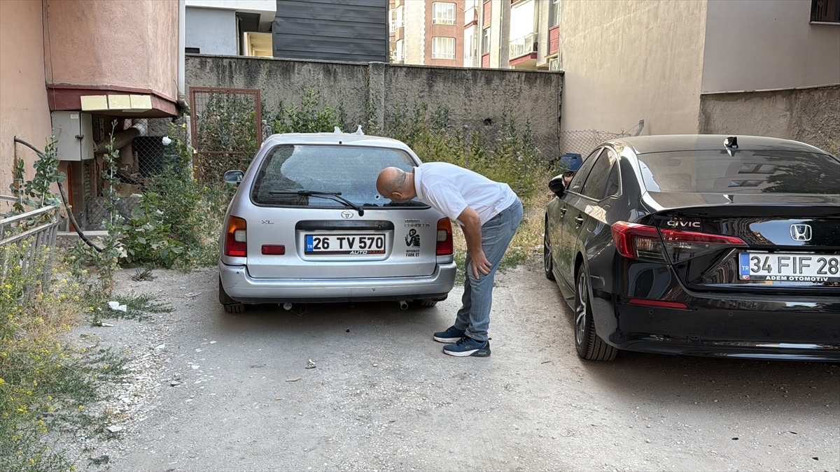 Eskişehir\'de Park Halindeki Otomobiller Kurşunlandı