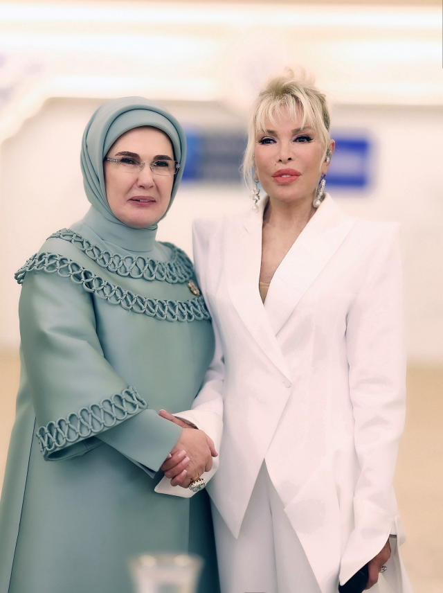 Görüntüler ilk kez yayınlandı! Ajda Pekkan, First Lady'ler için sahne aldı