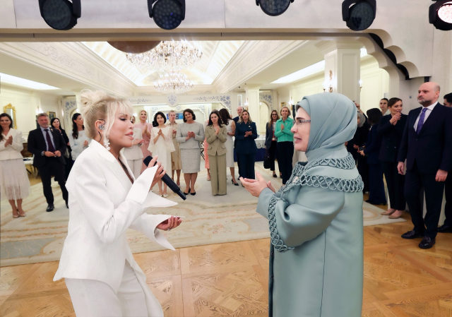 Görüntüler ilk kez yayınlandı! Ajda Pekkan, First Lady'ler için sahne aldı