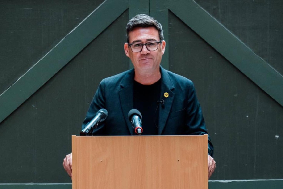 İngiltere\'de İşçi Partisi\'nin yeni lideri ve yeni başbakan Andy Burnham oldu