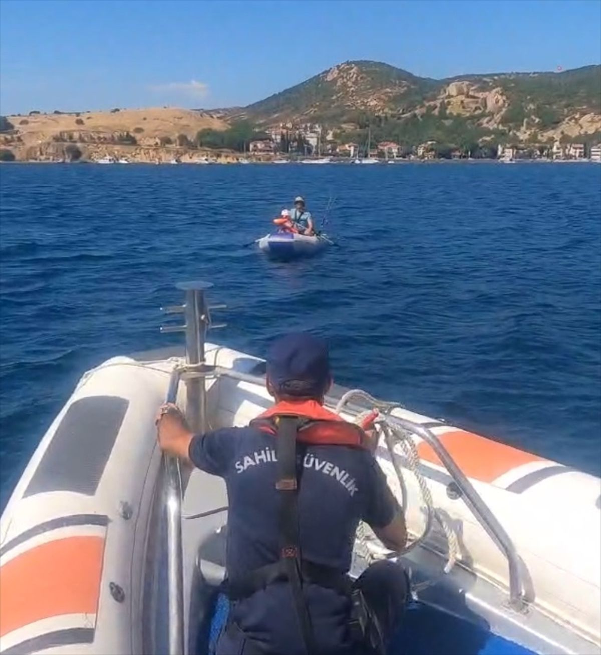 Foça\'da Bot Krizi: İki Kişi Kurtarıldı