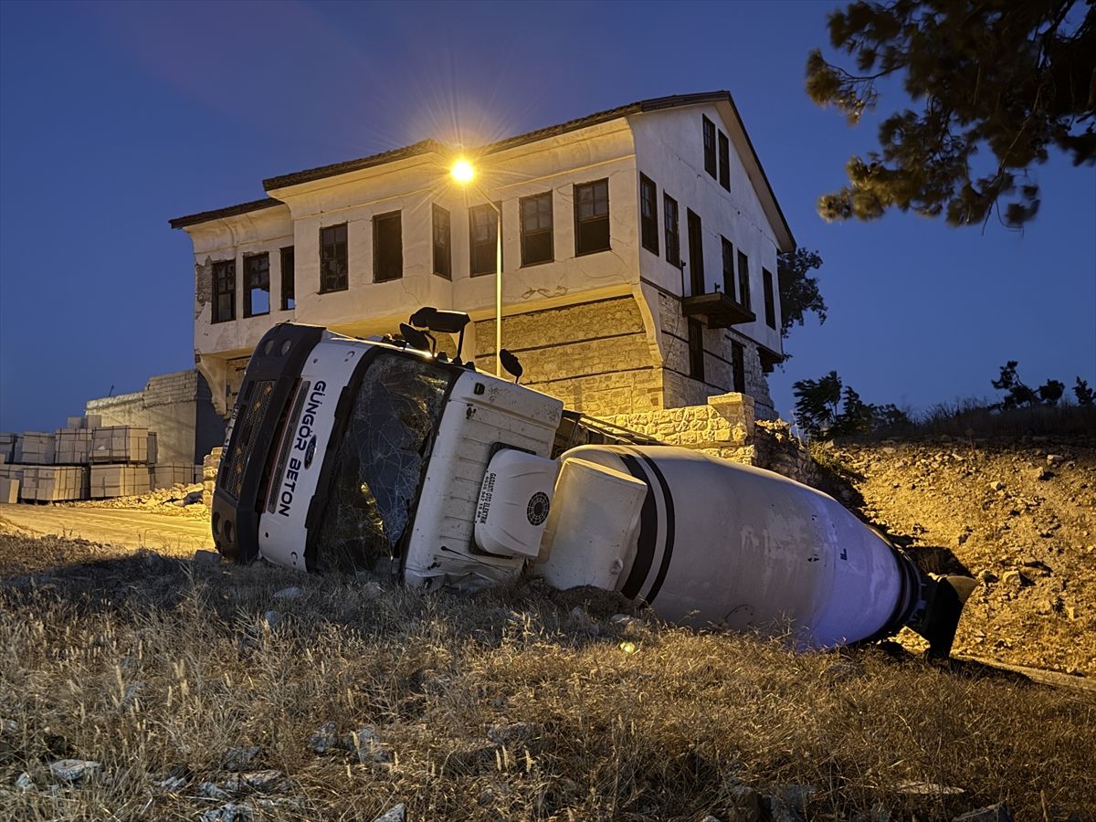 Beton Mikseri Devrildi: 1 Yaralı