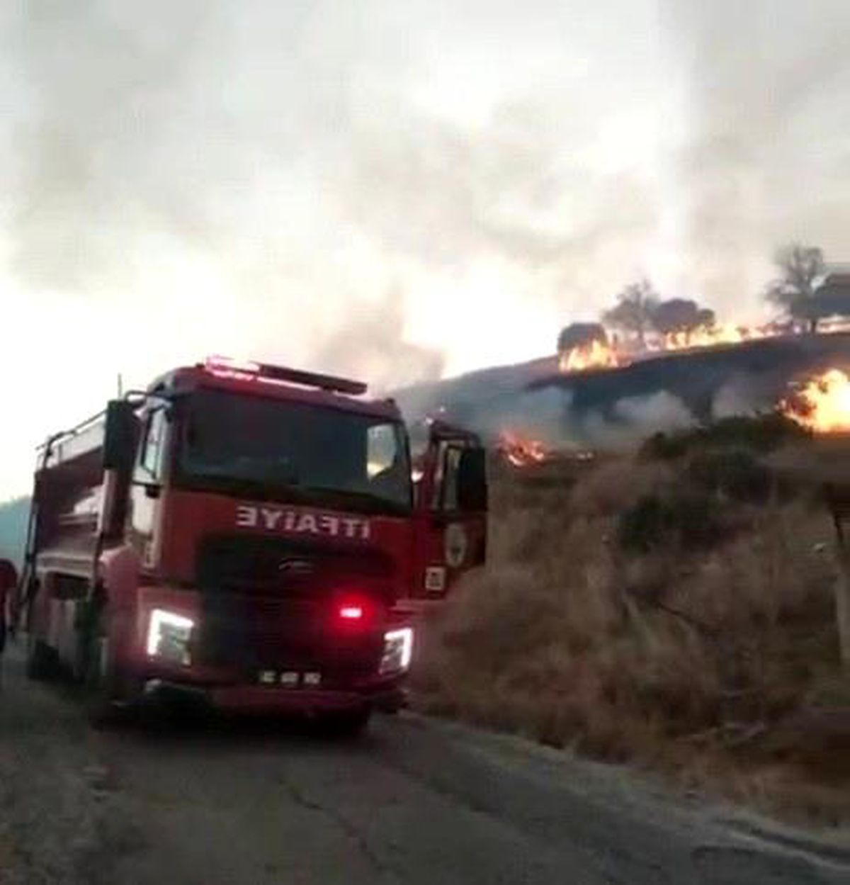 Kahta\'da Anız Yangını Köyde Korkuya Neden Oldu