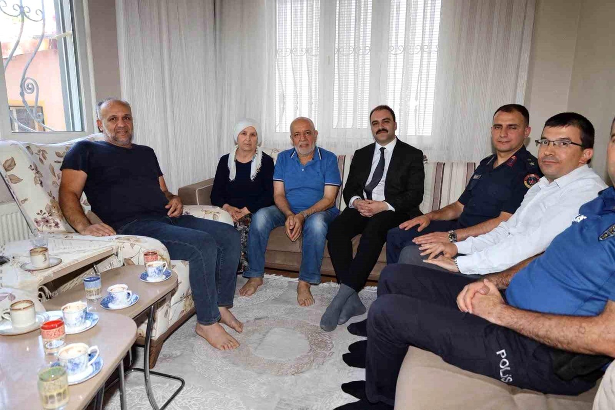 Karacasu Kaymakamı şehit aileleri ve gaziye ziyaret