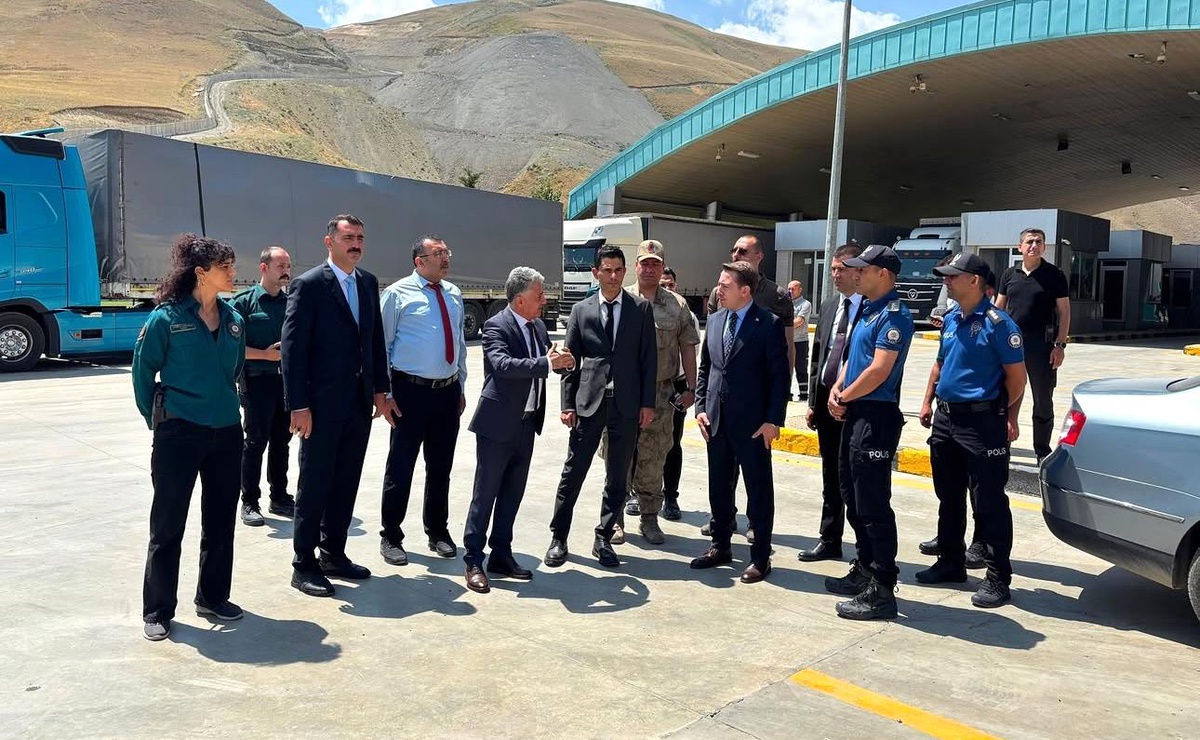 Kaymakam Hülür Esendere Gümrük Kapısı\'nda İnceleme Yaptı