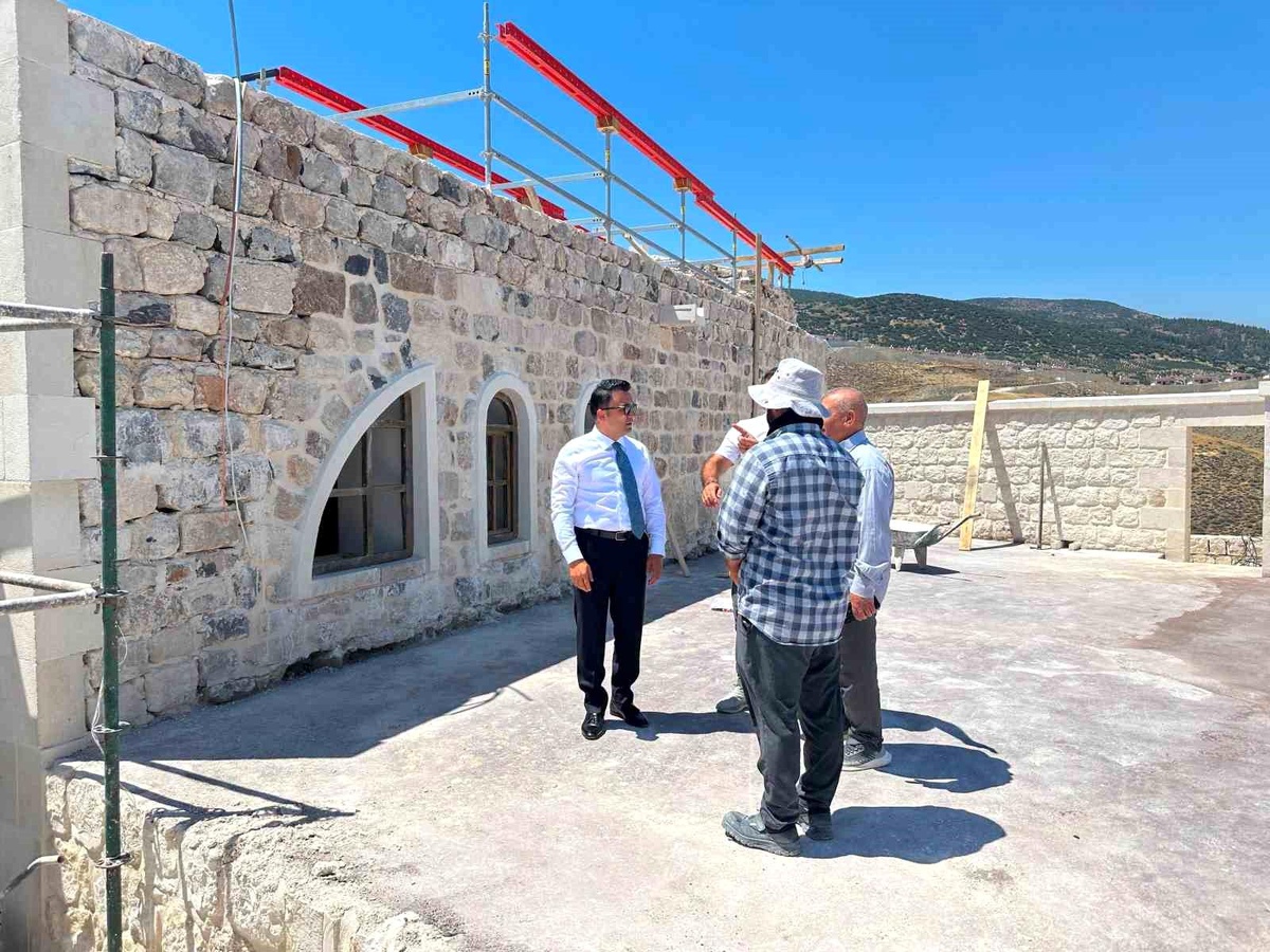 Kırıkhan Kaymakamı Türbeyi Ziyaret Etti