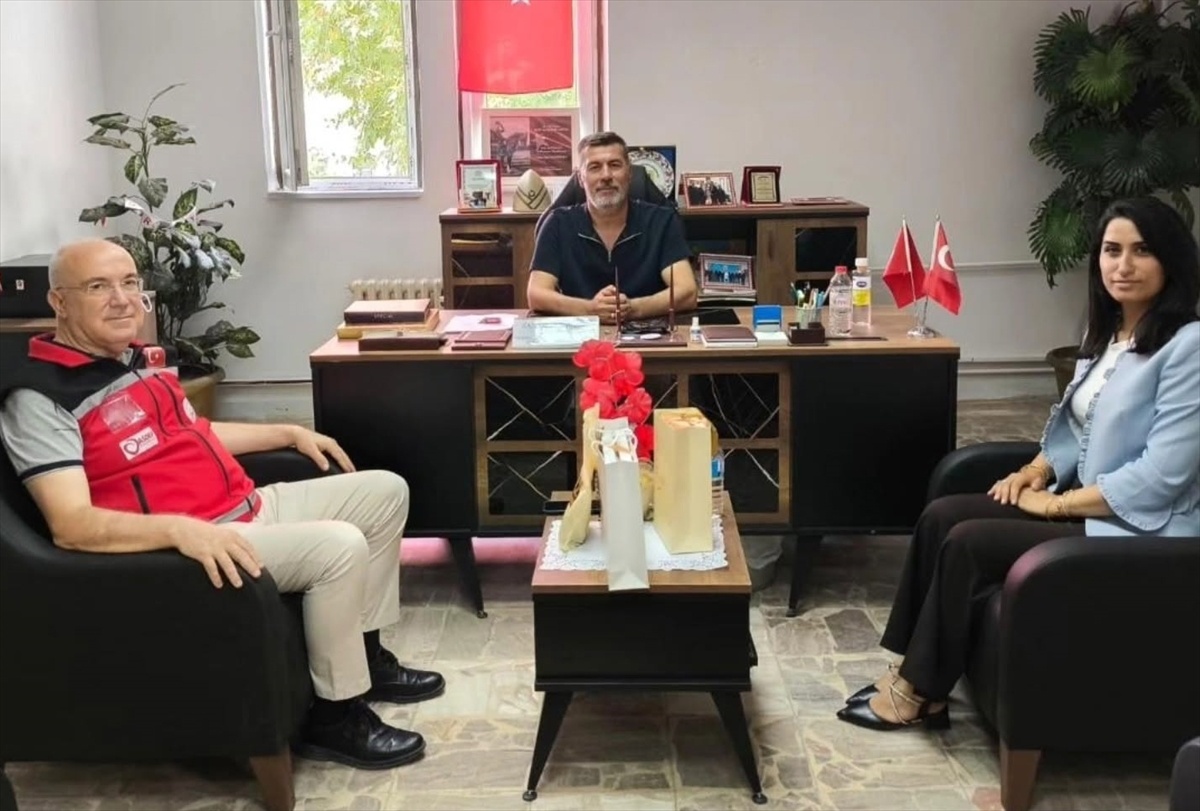 Müdür Kumaş\'tan şehit ve gazi derneğine ziyaret
