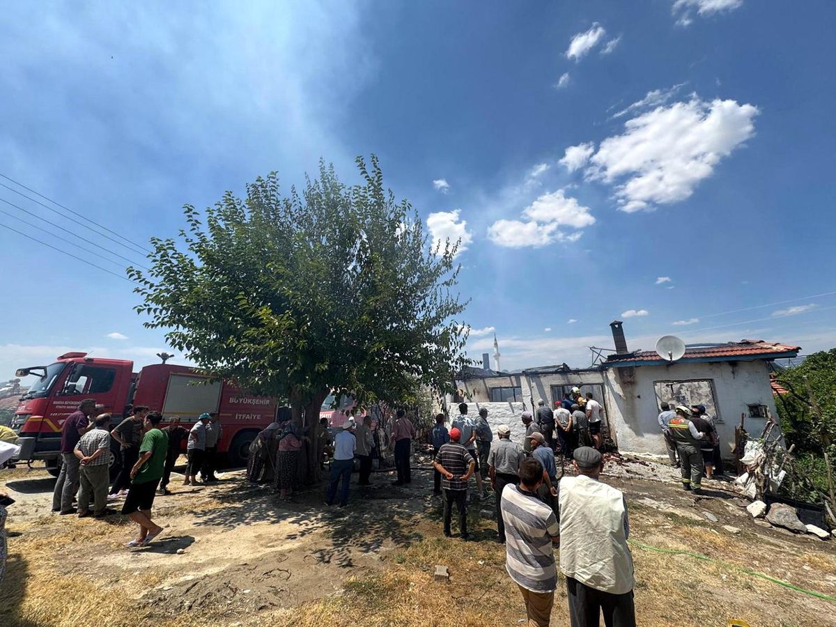 Müstakil evde yangın: Ev kullanılamaz hale geldi