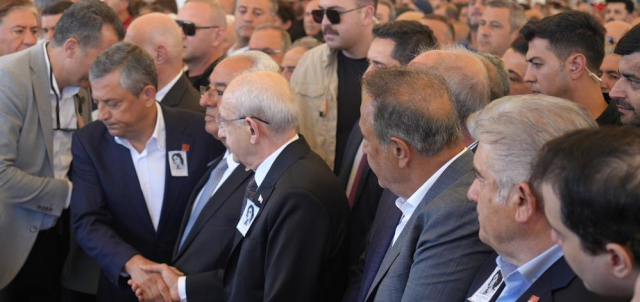 Olcay Baykal'ın cenazesinde Kılıçdaroğlu ve Özel yan yana geldi