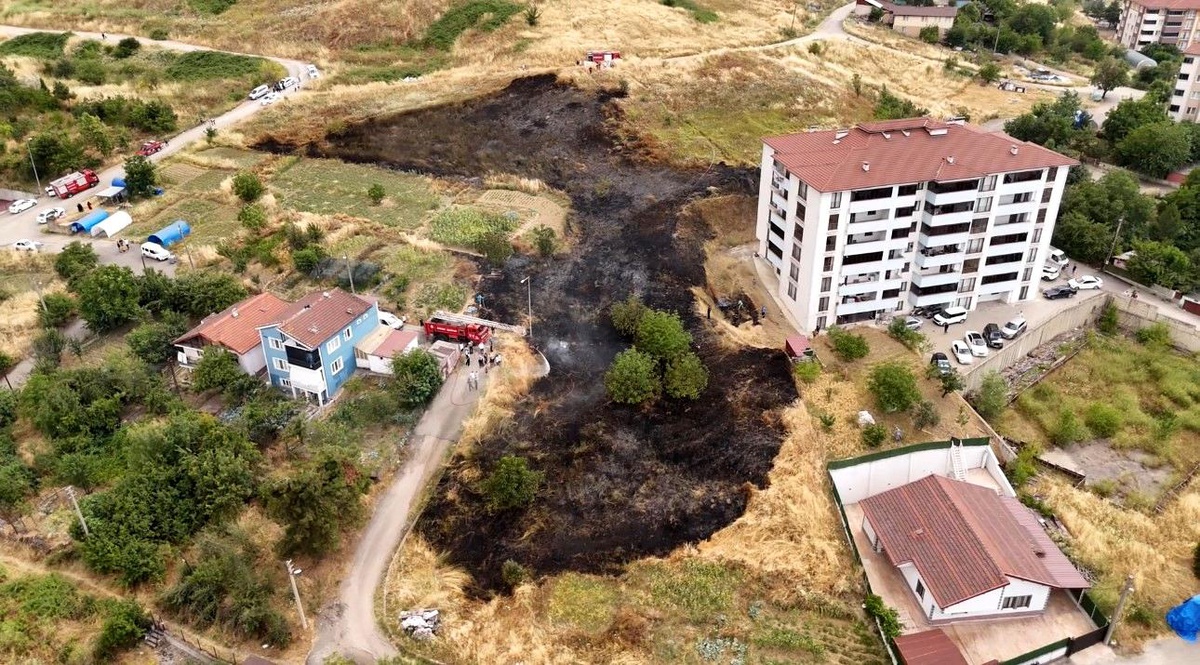 Otluk alanda çıkan yangın yerleşim yerlerine sıçramadan söndürüldü