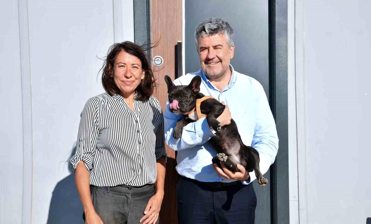 Şiddet gören köpeği Başkan Mesut Akbıyık sahiplendi