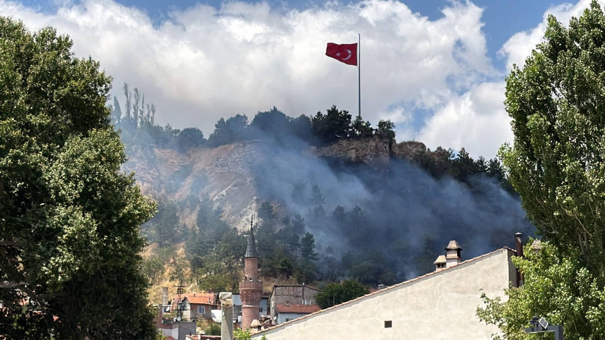 Kütahya Kalesi\'nde Yangın Kontrol Altına Alındı