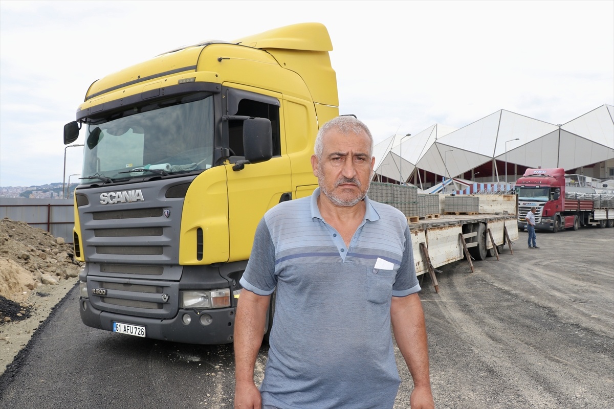 Tırın Motorundan Yavru Kedi Kurtarıldı