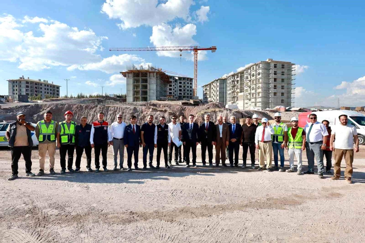 Vali Karakaya, Ahlat\'ta Ahıskalılar İçin Yapılan TOKİ Konutlarını İnceledi