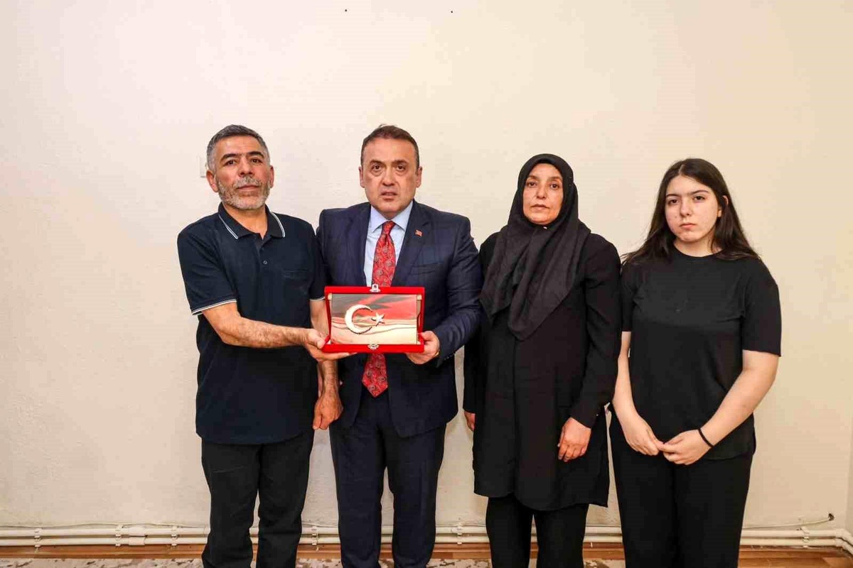 Vali Sözer\'den şehit ailesine vefa ziyareti